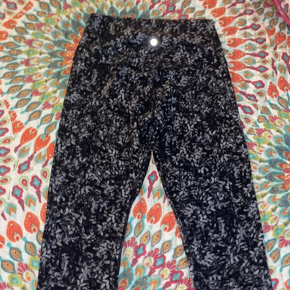 NWOT LULULEMON LEGGINGS - Picture 2 of 3